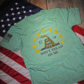 Load image into Gallery viewer, Men's Don't Tread On Me Patriotic T-Shirt (Heather Green)