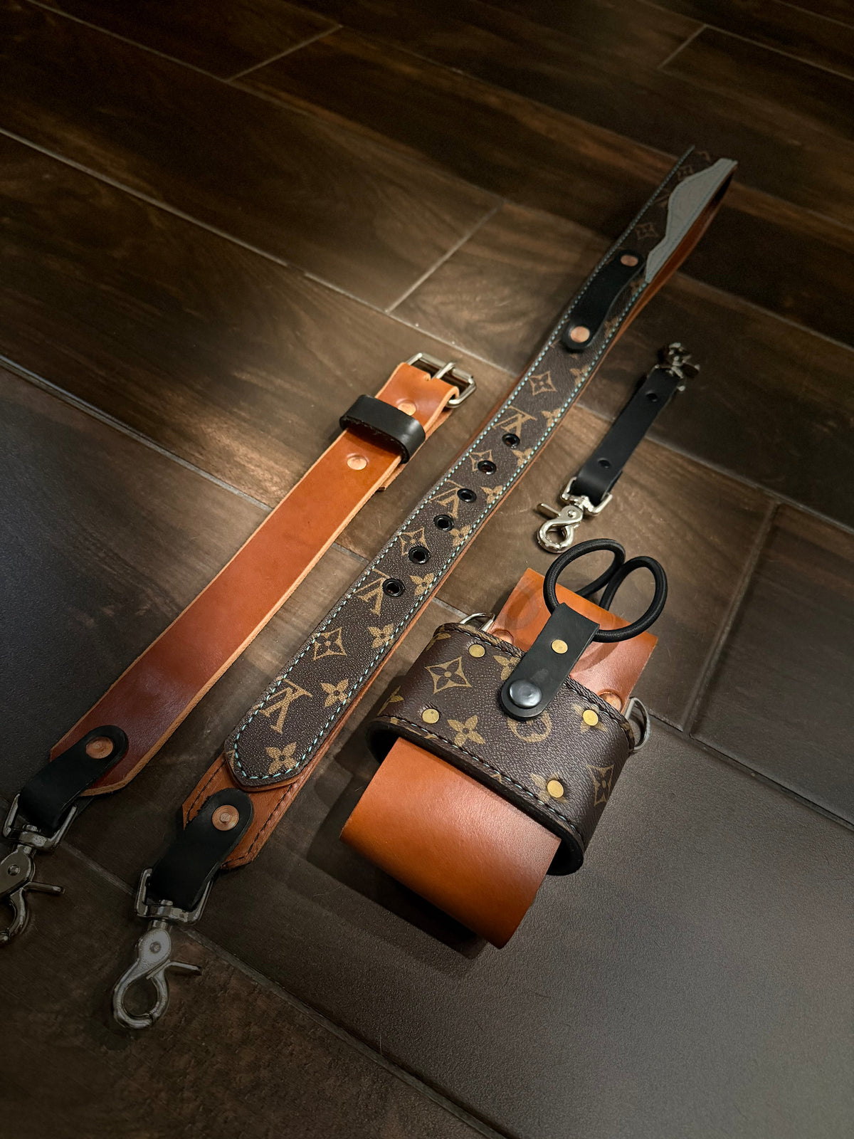 THE BAYOU BANDIT – Designer × Crocodile Radio Strap Set