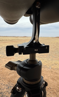 Load image into Gallery viewer, Linkogear BM-01 Bino Adapter Arca Swiss & 1/4-20 Mount Aluminum
