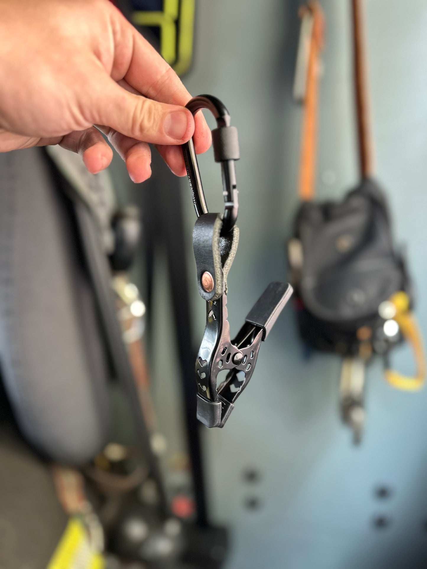 Locking Carabiner Glove Clip - Door Chock - black