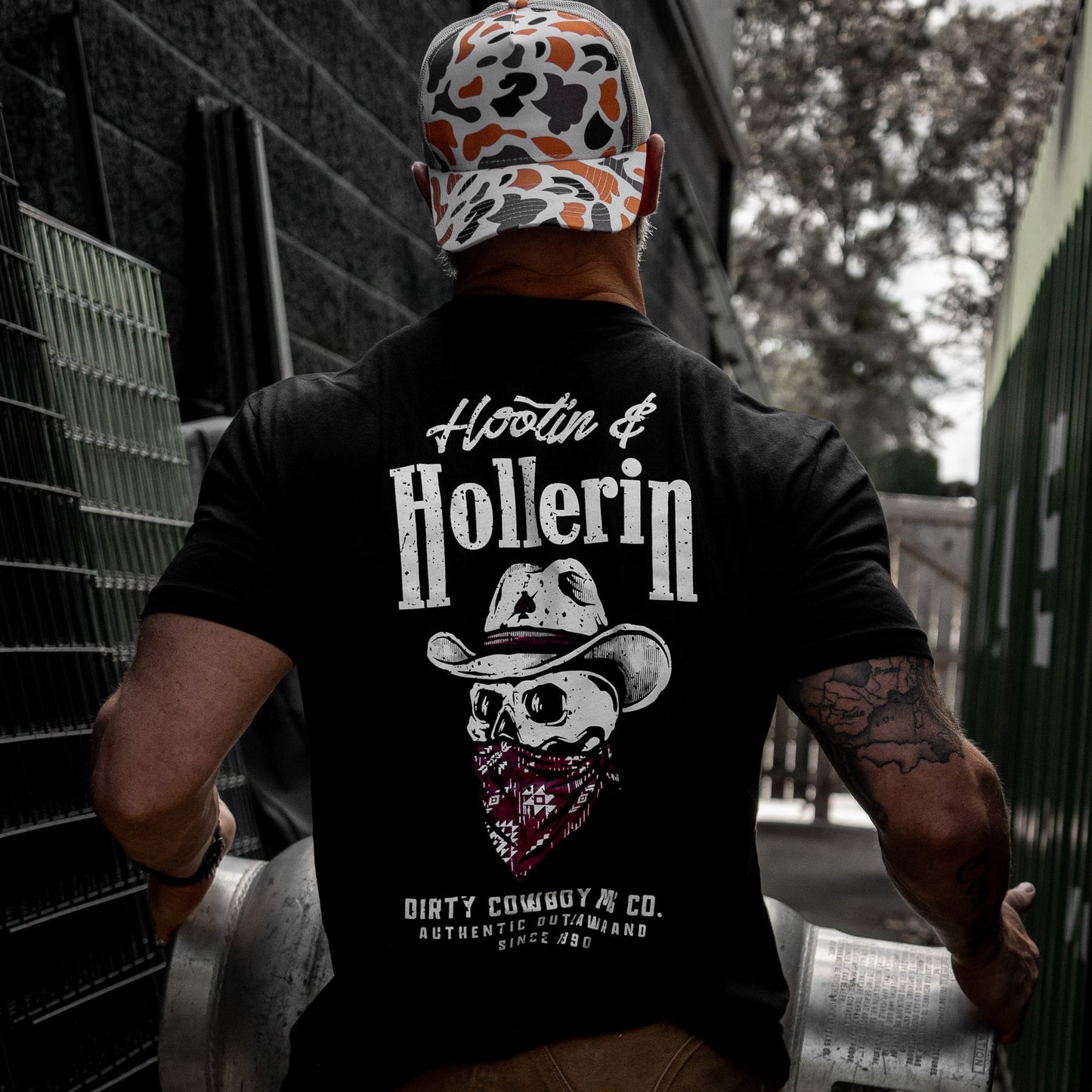 Hootin' And Hollern' Cowboy Skull Men's T-Shirt