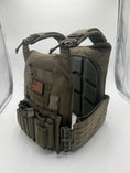 Load image into Gallery viewer, FULL KIT COMBO Crusader 2.0 XL Armor COMBO PACKAGE LIGHTWEIGHT LEVEL IV (2) 10x13.5 Front/Back Plates, Plate Carrier Bag, Medic Pouch

