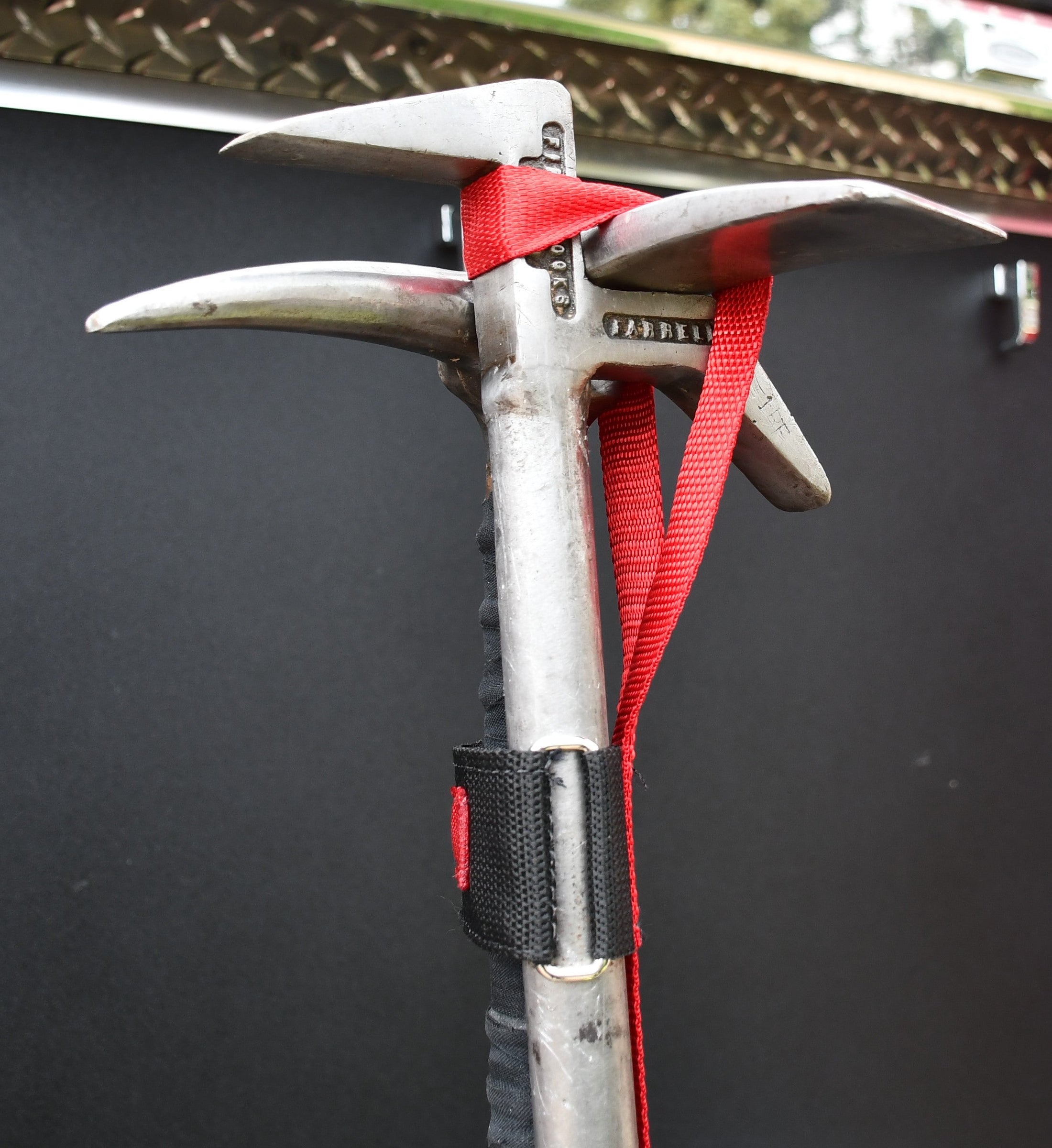 New York Hook/Halligan Bar Marrying Strap (Red) - FFAXS